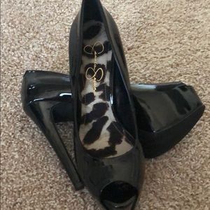 Jessica Simpson stilettos